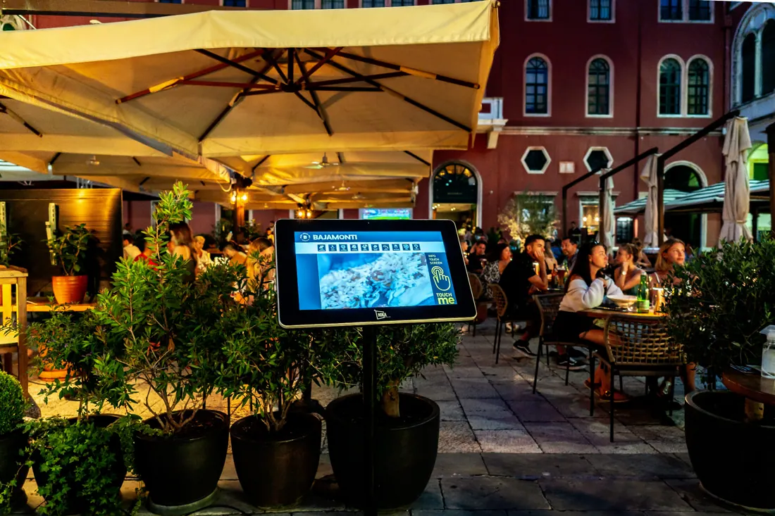 NIKA24 i ambijent restorana